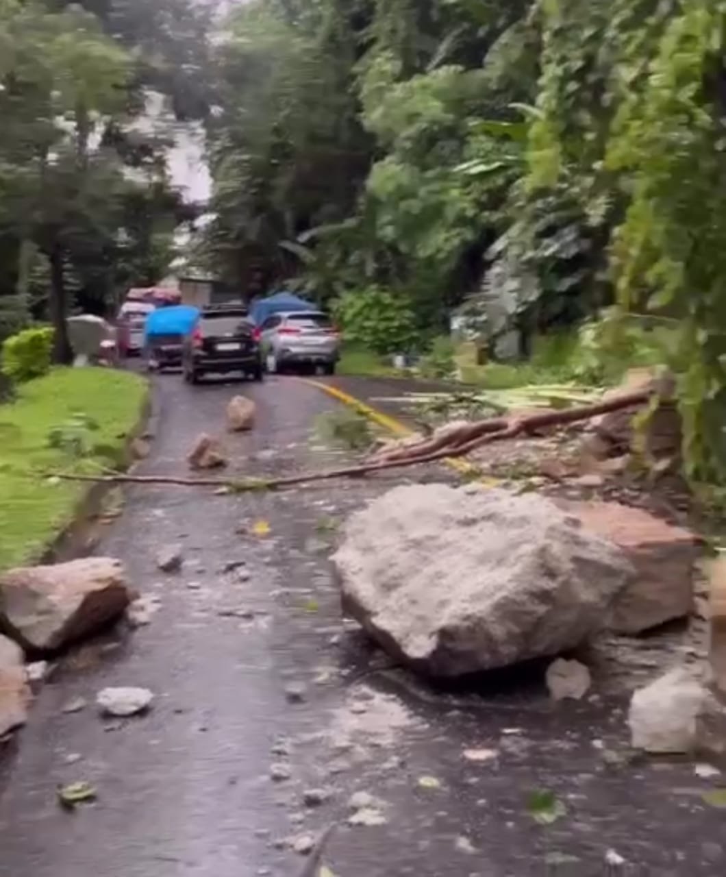 Kapolda Sumut Respon Cepat Kerahkan Personel Bantu Warga Terdampak Banjir, 3 Meninggal