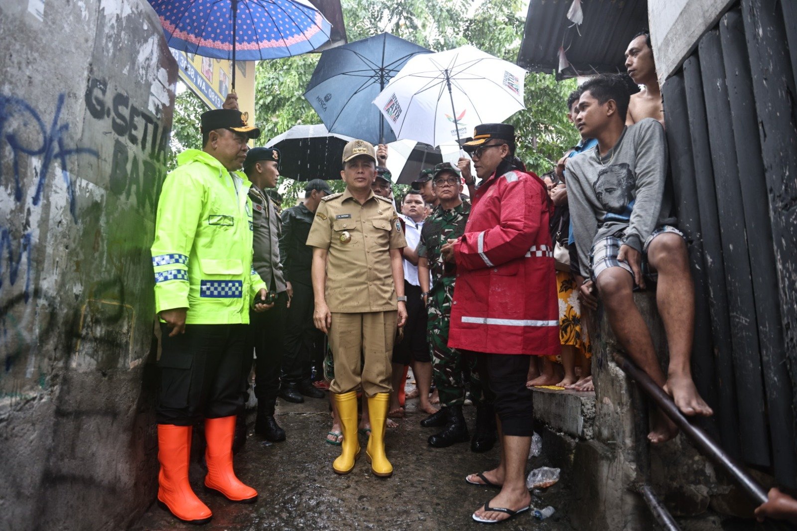 Pangdam I/BB Bersama Forkopimda Sumut Meninjau TPS dan Rumah Warga yang Terdampak Banjir