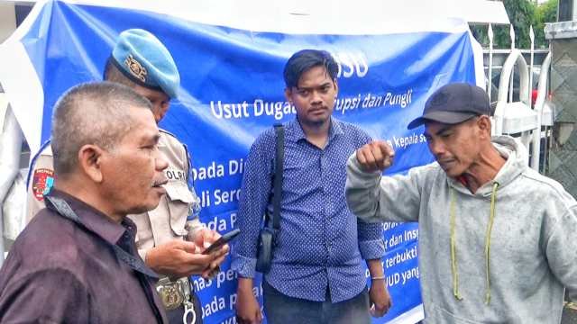 Demo Inspektorat dan Disdik Sumut, Mahasiswa : Tindak dan Pecat Kepala SMKN 1 Kutalimbaru