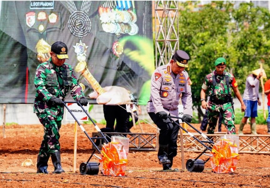 Kapolri dan Panglima TNI Manfaatkan Lahan Produktif untuk Ketahanan Pangan