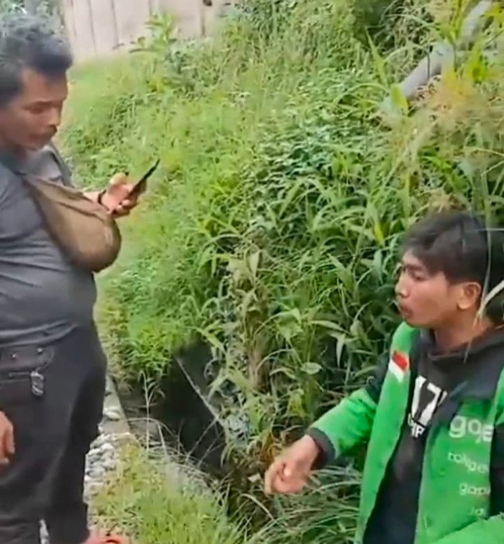 Aksi Begal Bersenpi dan Sajam Rampas Motor Driver Ojol di Medan Johor