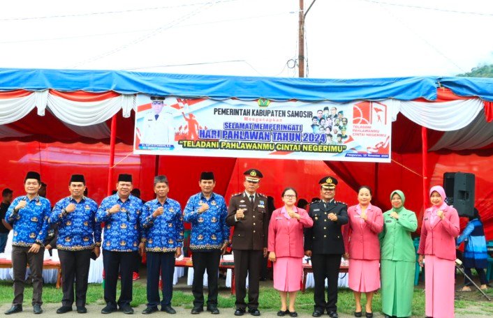Sambut Hari Pahlawan, Plh Kapolres Samosir, Pimpin Upacara Ziarah Makam Pahlawan