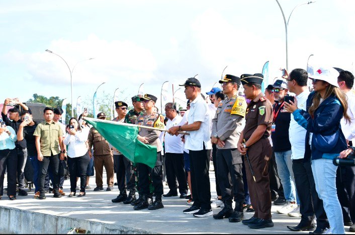 Plt Bupati Samosir Lepas Rider Munuju Pantai Sinalsal Karo