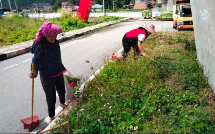 Sambut HUT Ke – 25, DWP Kabupaten Samosir Lakukan Aksi Gotong Royong