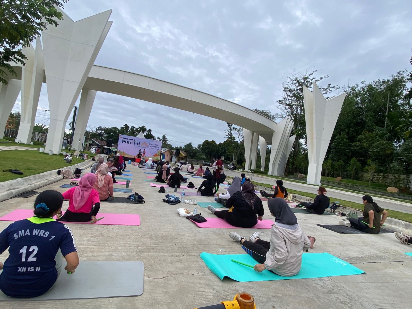 Weekend Sehat di Savanna Sumatera, Olahraga dengan Alam Terbuka yang Asri  