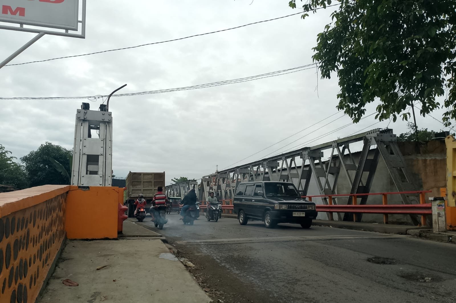 Maling Gasak Baut dan Besi Plat Penyambung Titi Nasional di Tanjung Pura