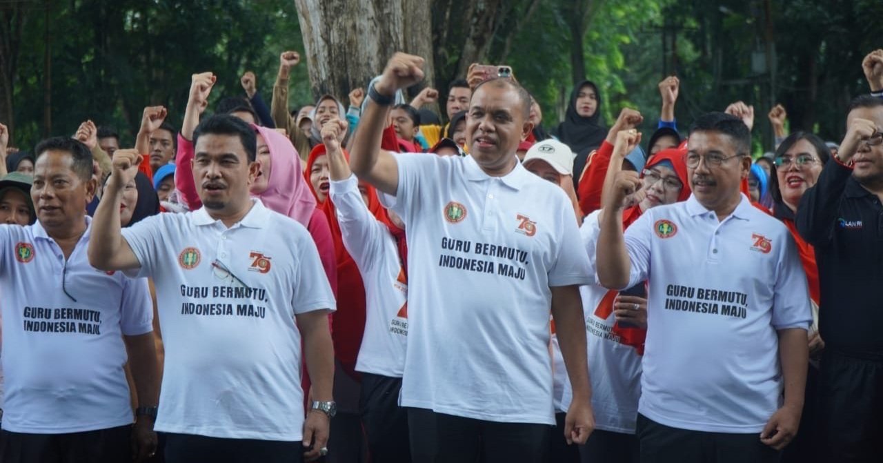 HUT Ke-79 PGRI, Ribuan Guru Ikuti Gerak Jalan Santai