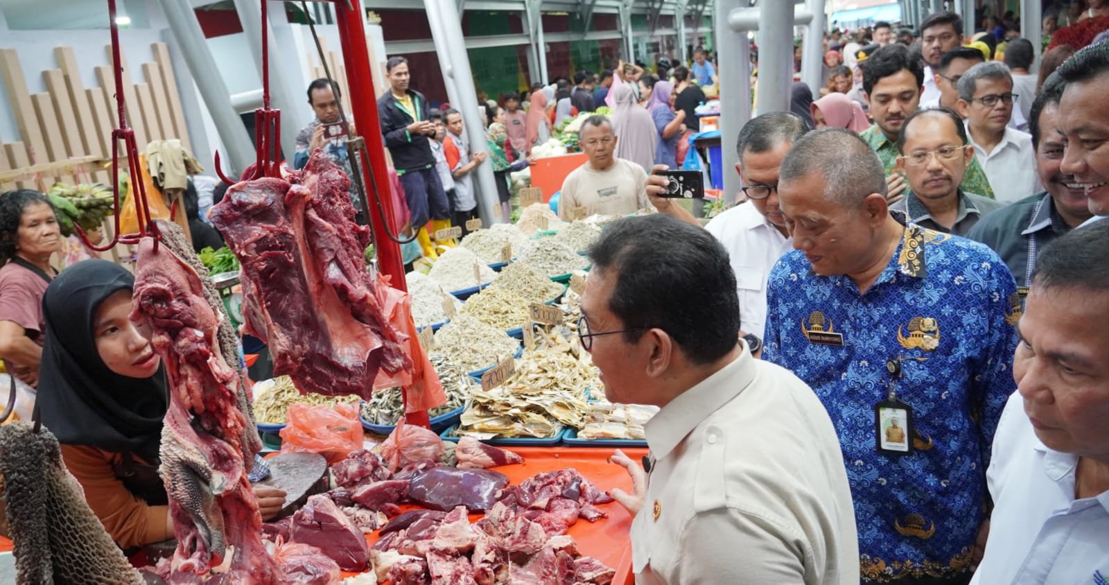 Menteri Perdagangan Tinjau Bapok di Pasar Sukaramai