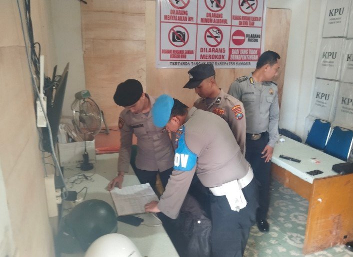 Polres Samosir Cek Pengamanan Gudang Logistik Pilkada KPU Kabupaten Samosir