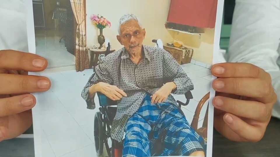 M Sethuraman, pemilik tanah yang kondisinya sakit.