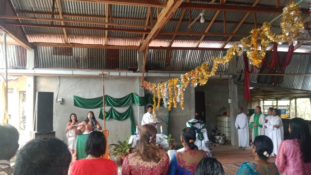 Syukuran Natal dan Tahun Baru Lingkungan St. Petrus, Stasi Sirumbia Penuh Kebersamaan