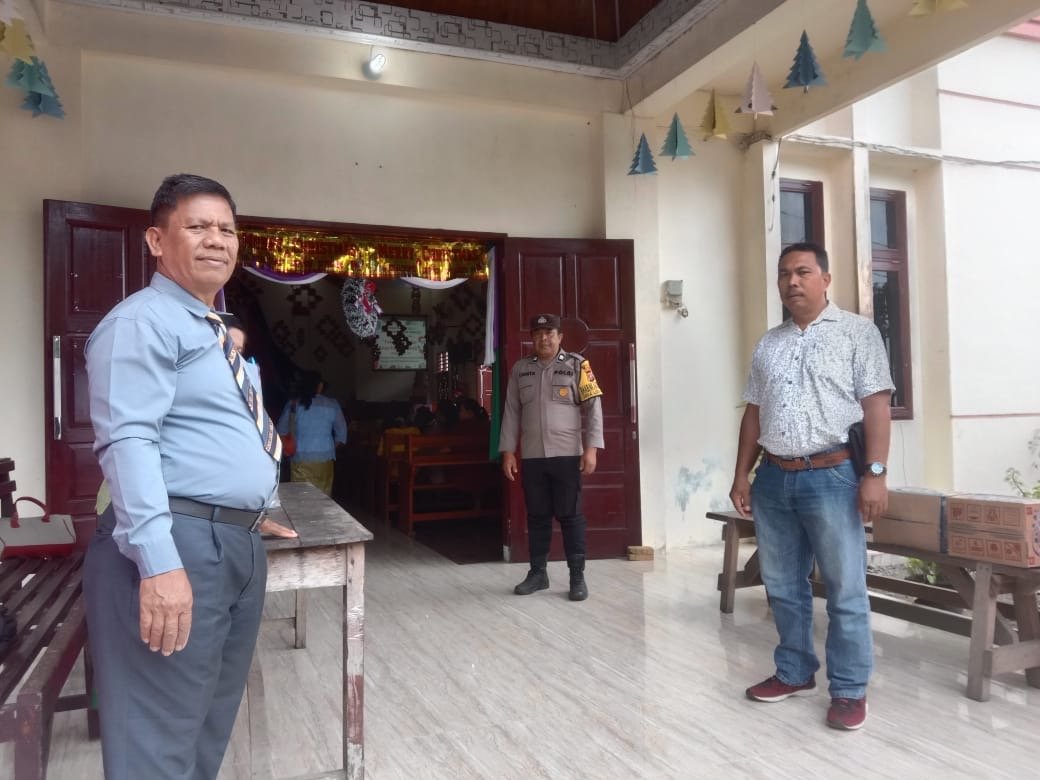 Kapolsek Kutalimbaru Gelar Pengamanan Gereja Saat Ibadah Perayaan Tahun Baru