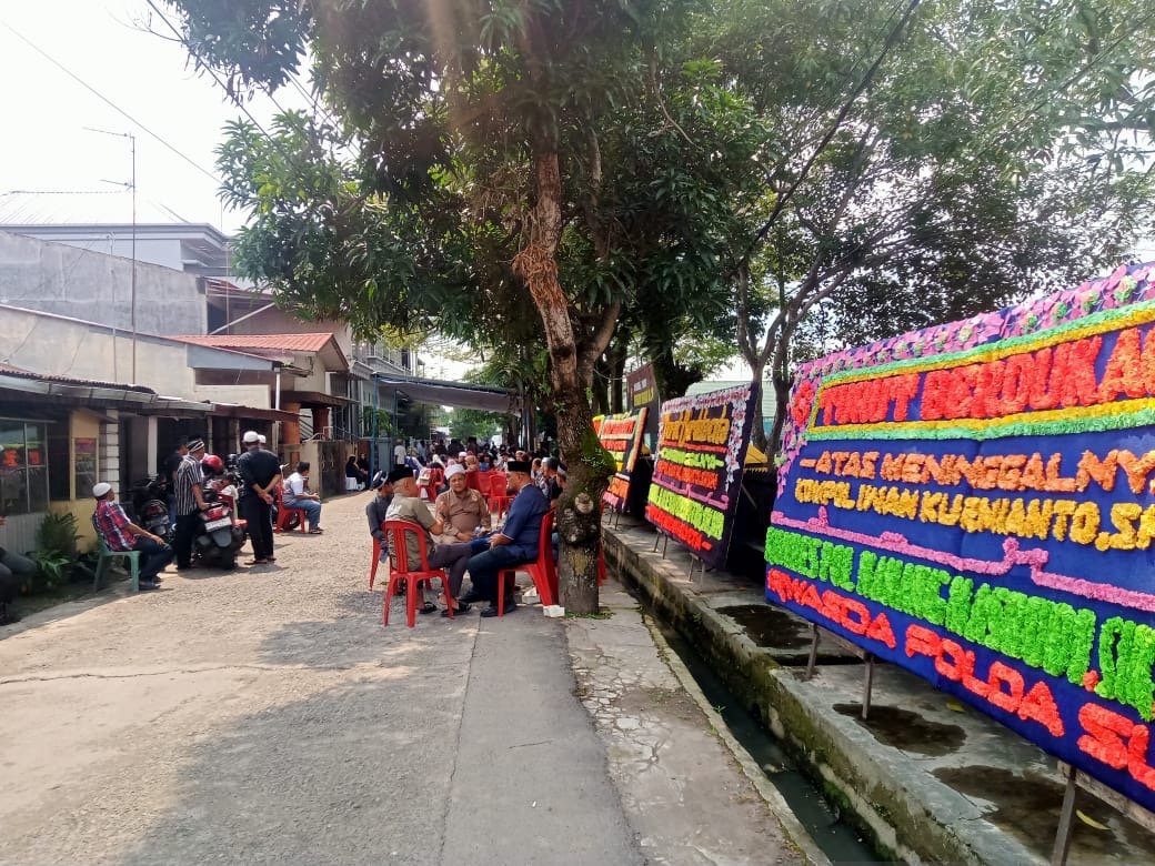 Dipadati Pelayat dan Rekan Seangkatan, Wakapolres Belawan Dimakamkan