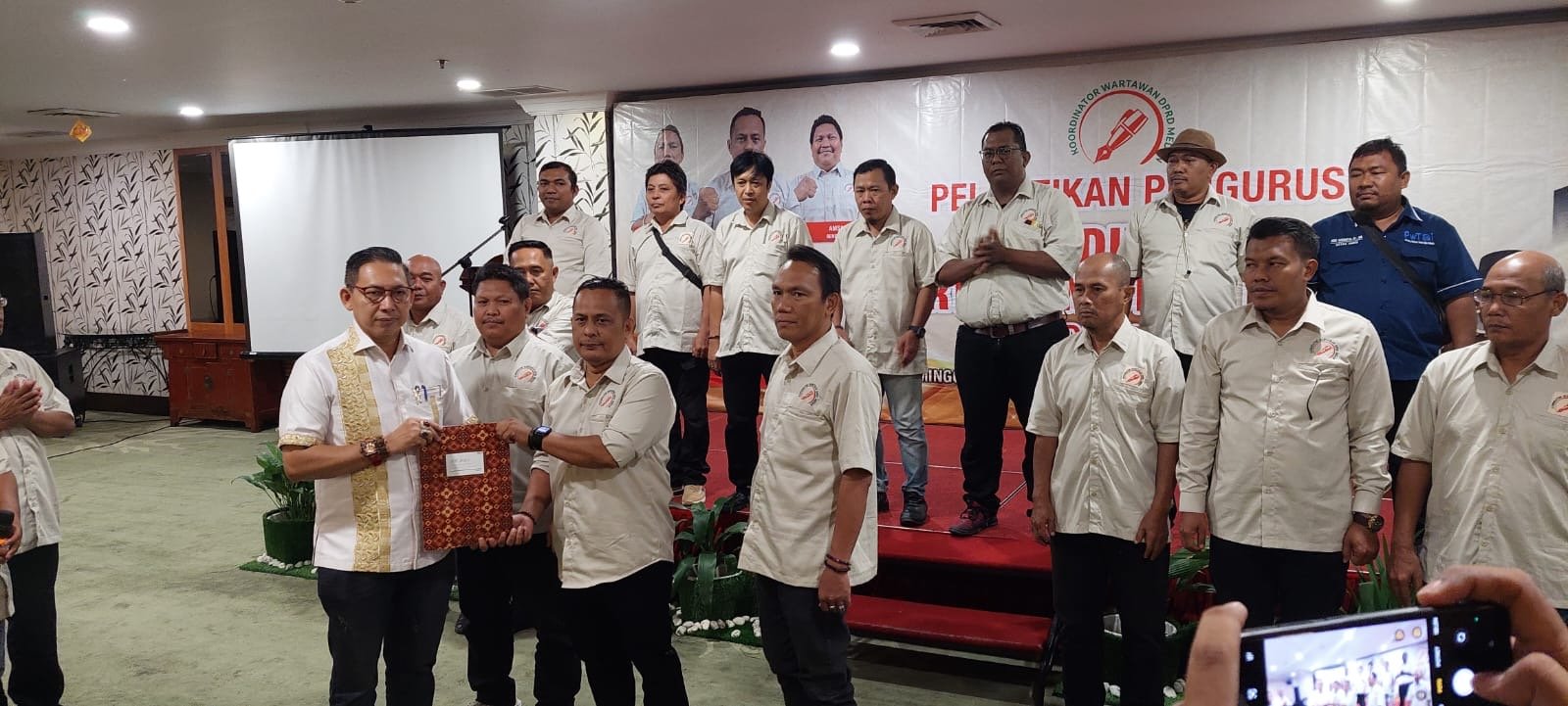 Pengurus Koordinator Wartawan DPRD Medan Dikukuhkan, Wong Chun Sen Sampaikan Pesan Ini