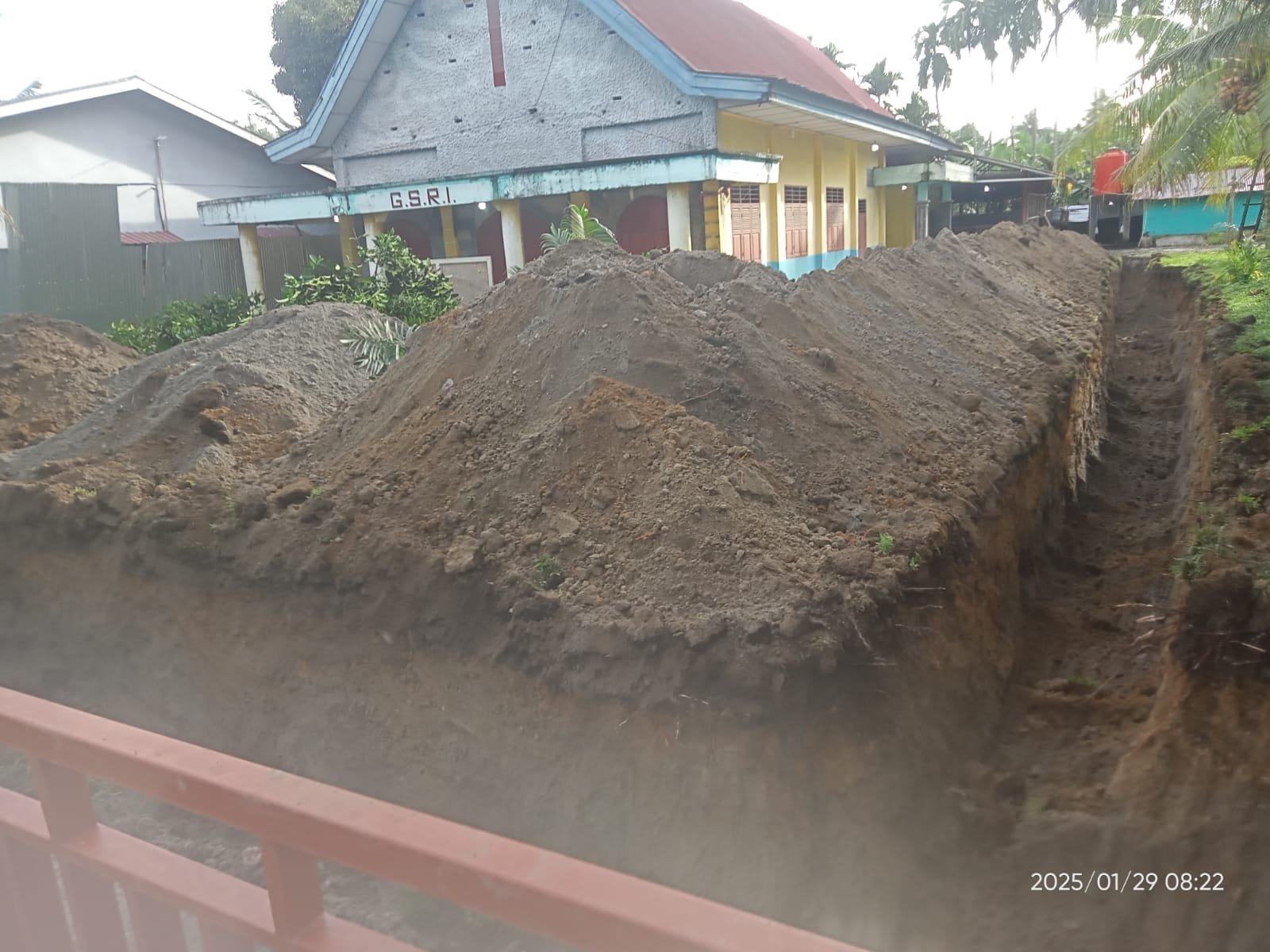 Gereja Sidang Rohul Kudus di Kutalimbaru Dirusak dengan Beko, Ini Alasannya!