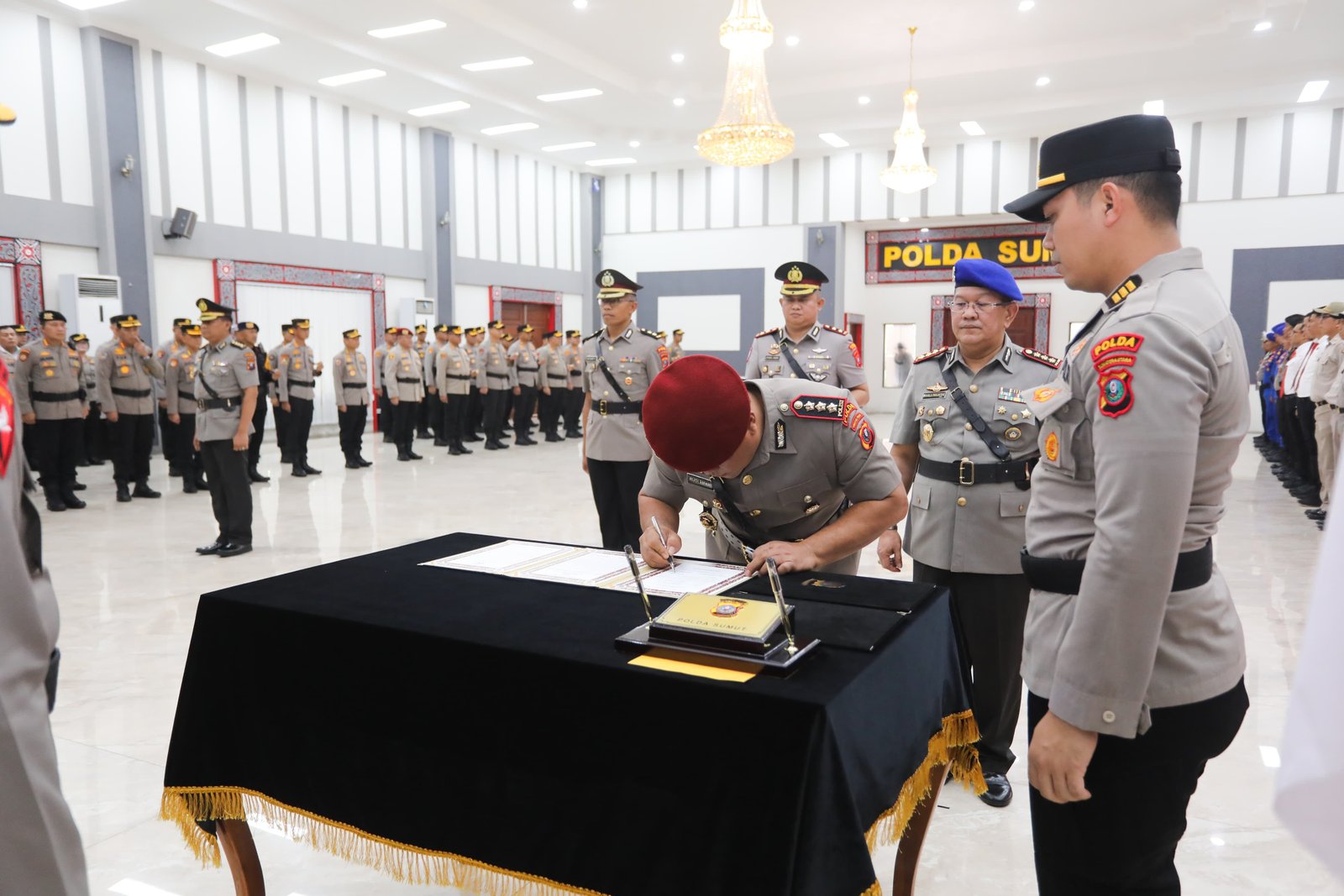 Sertijab Pejabat Utama Polda Sumut: Penyegaran, Pengembangan Wawasan dan Peningkatan Karir