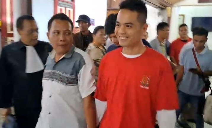 Dihukum Seumur Hidup, Kurir 23,8 Kg Sabu Ini Tetap Menebar Senyuman