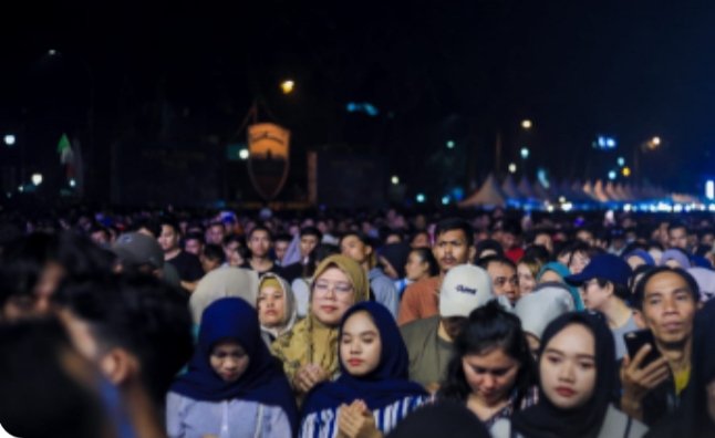 Semarak Tahun Baru 2025 dan Pesta Kembang Api, Belasan Ribu Warga Padati Lapangan Benteng Medan