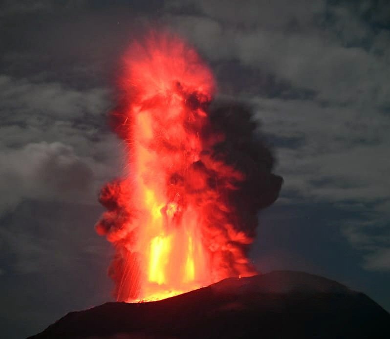 Aktivitas Vulkanik Tiga Gunungapi Menjadi Fokus Siaga Darurat Bencana Pekan Ini