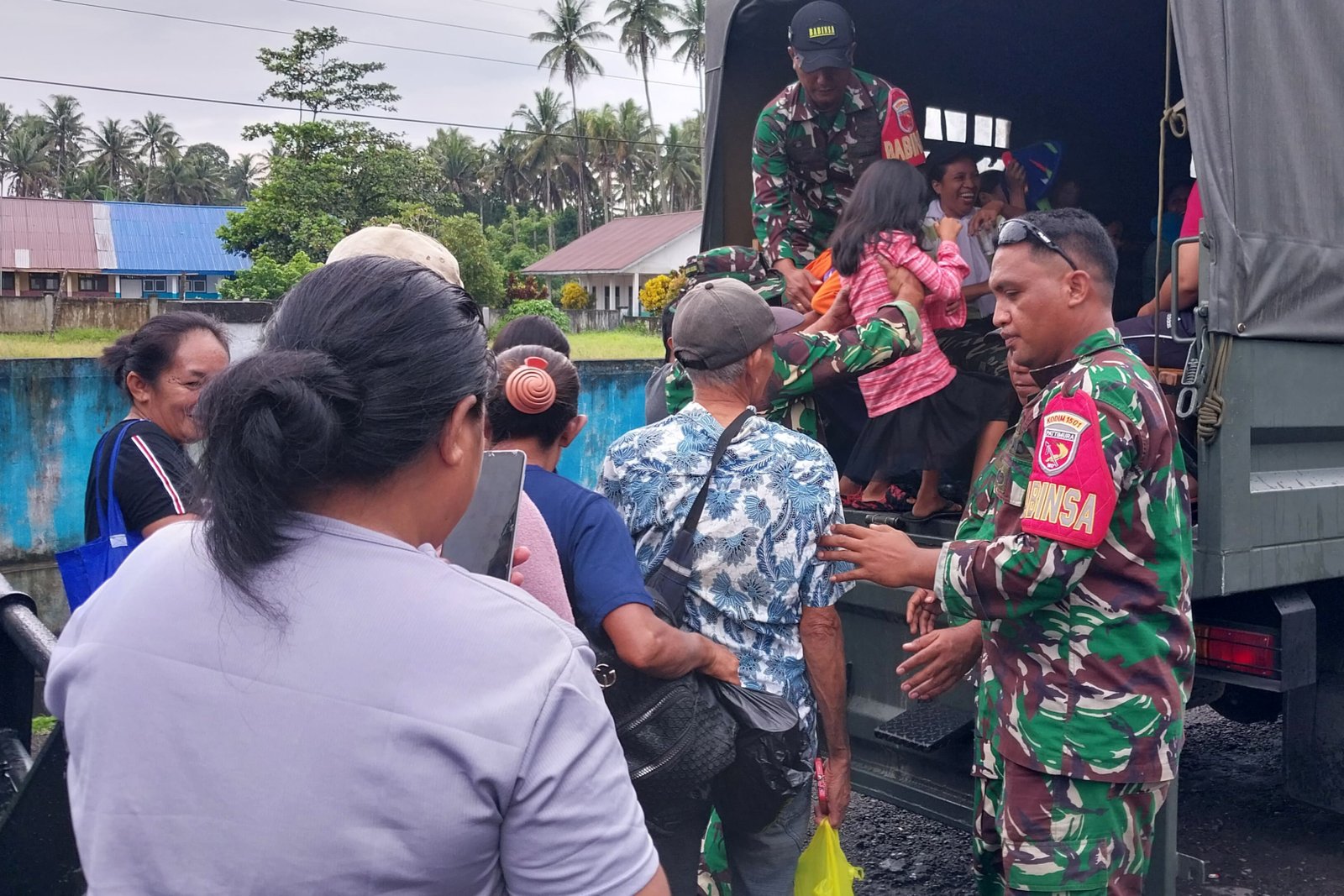 Pemerintah Upayakan Evakuasi Warga yang Masih Berada di Radius Bahaya Erupsi Gunung Ibu