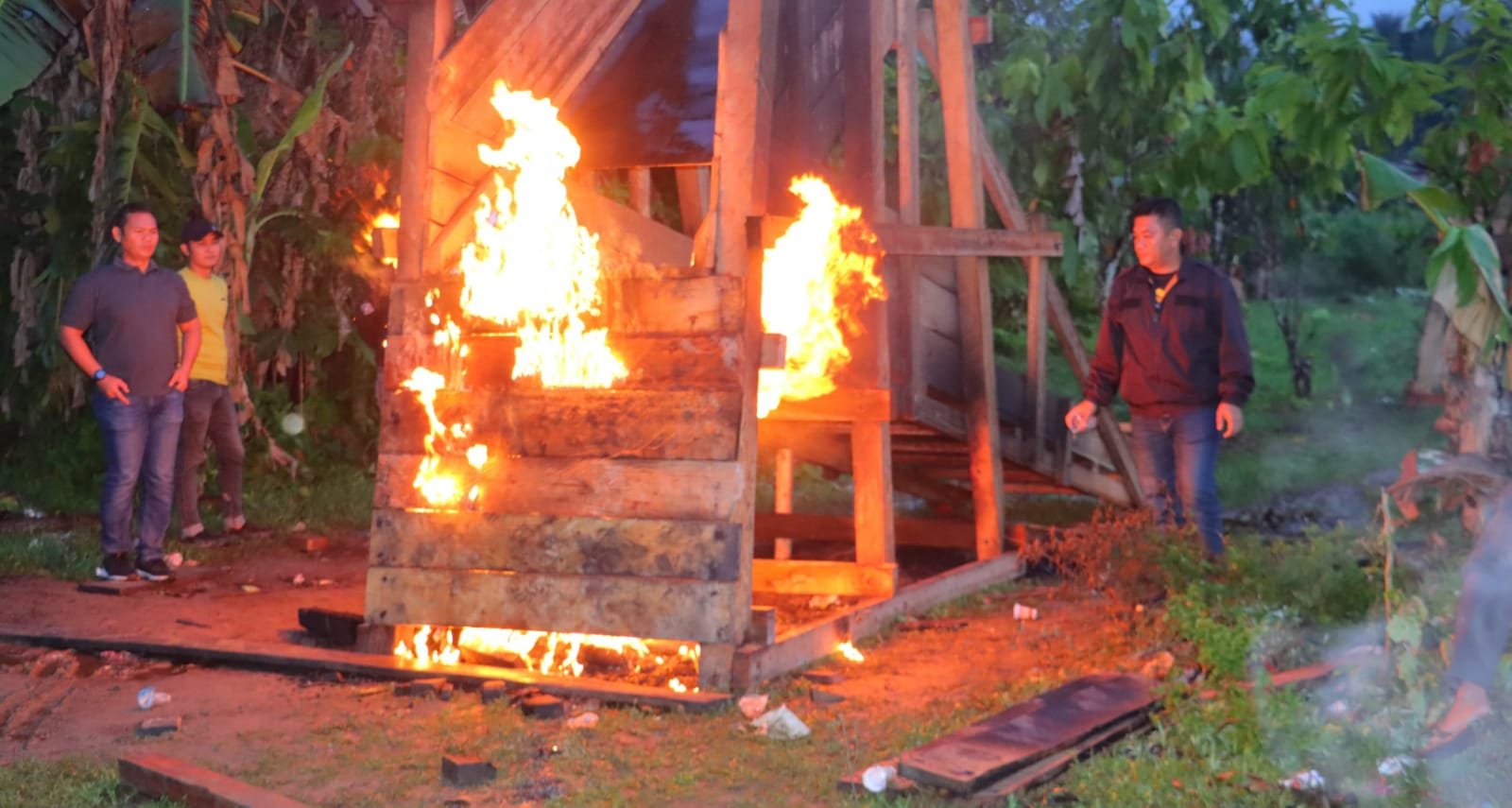 Polres Madina Tutup dan Tangkap Tangan PETI Kotanopan yang Masih Beroperasi