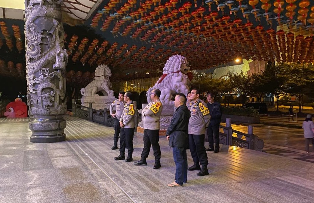 Kapolrestabes Medan Cek Pospam Imlek di Vihara Setia Budi dan Maitreya
