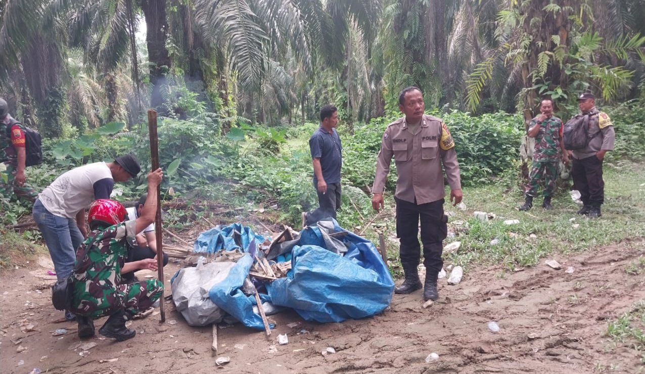 Polsek Padang Tualang Bersama Forkopimcam Gerebek Sarang Narkoba