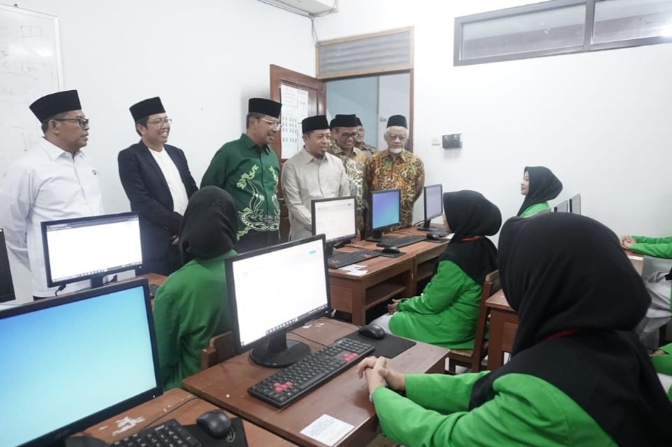 Ujian Akhir Nasional Pendidikan Diniyah Formal 2025 Gunakan Aksara Pegon