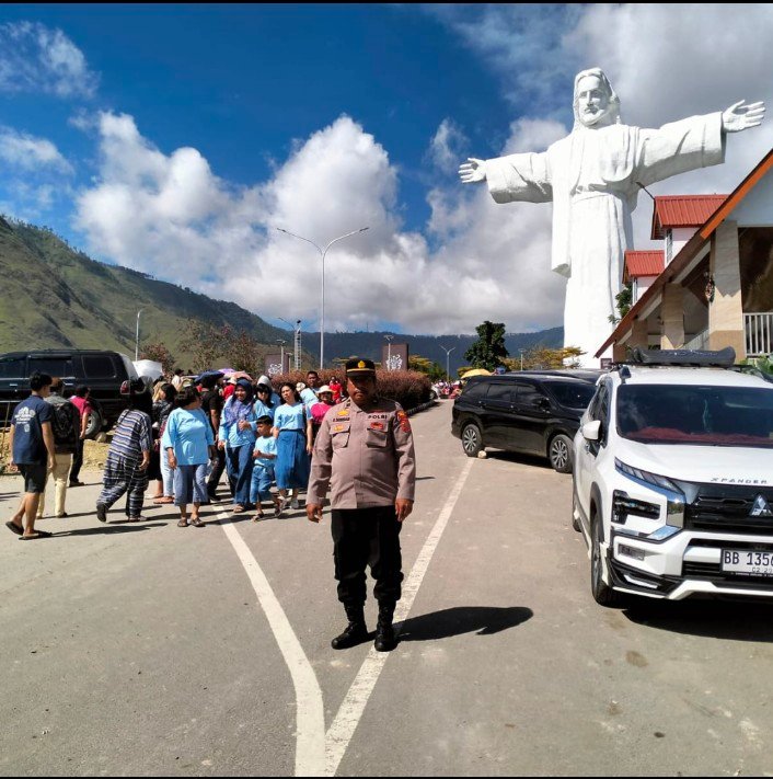 Polres Samosir Urai Kepadatan Wisatawan Melalui Aplikasi SOT Polri