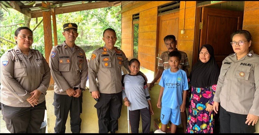 Kapolsek Kutalimbaru Memberikan Tali Asih ke Penyandang Disabilitas