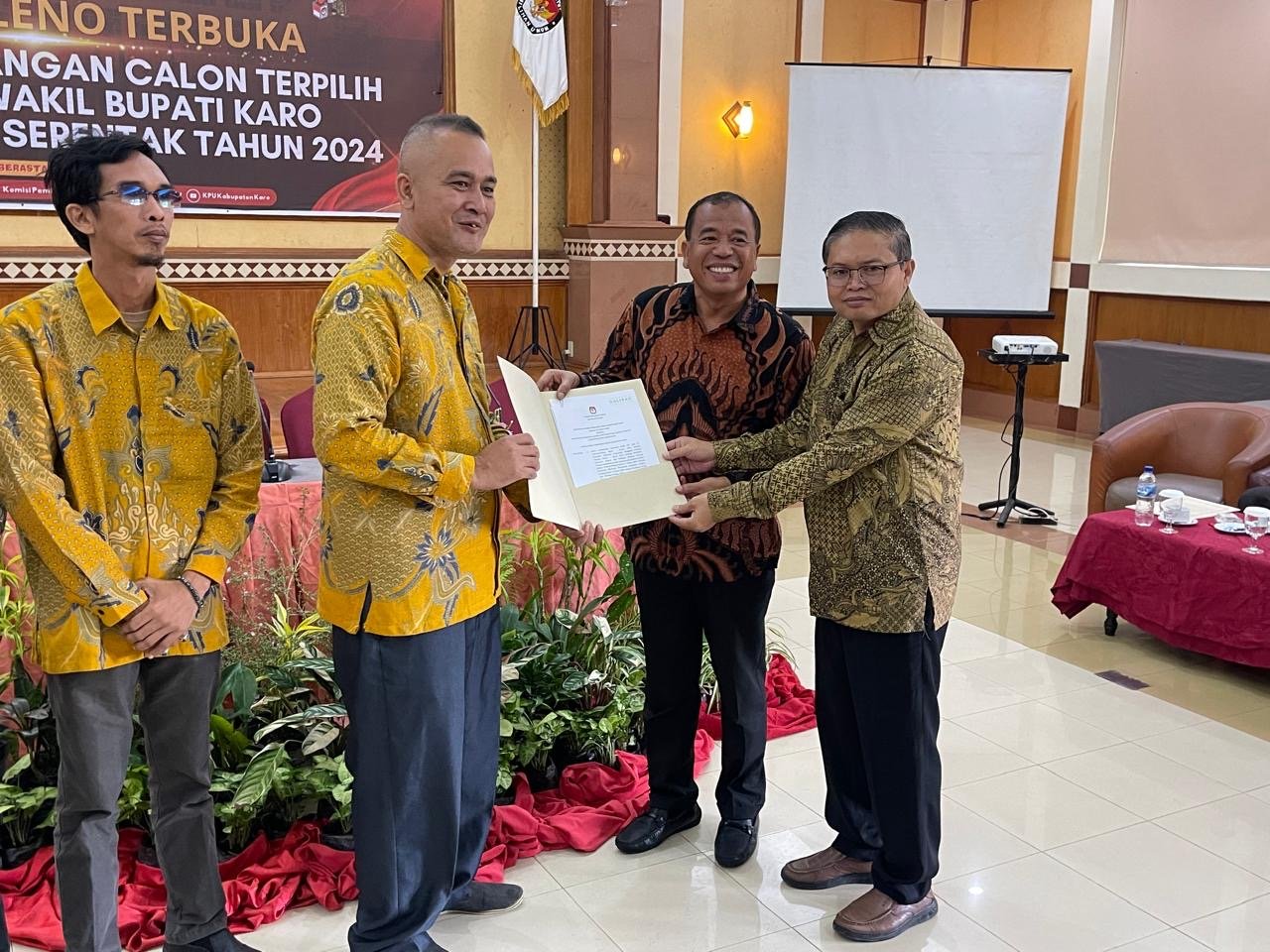 Rapat Pleno Terbuka Penetapan Pasangan Calon Terpilih Bupati dan Wakil Bupati Karo Periode 2025-2030 Berjalan Lancar