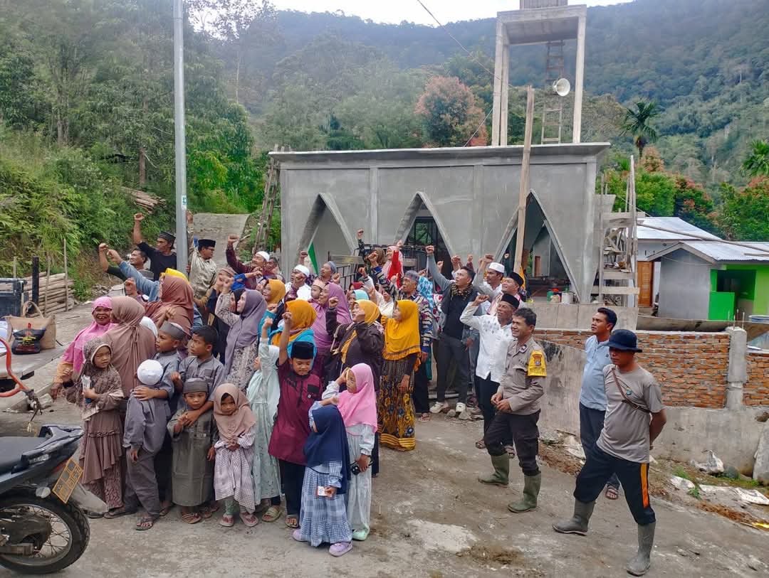 Polsek Juhar Dampingi Team “Jalan-Jalan Dakwah” di Desa Lau Lingga