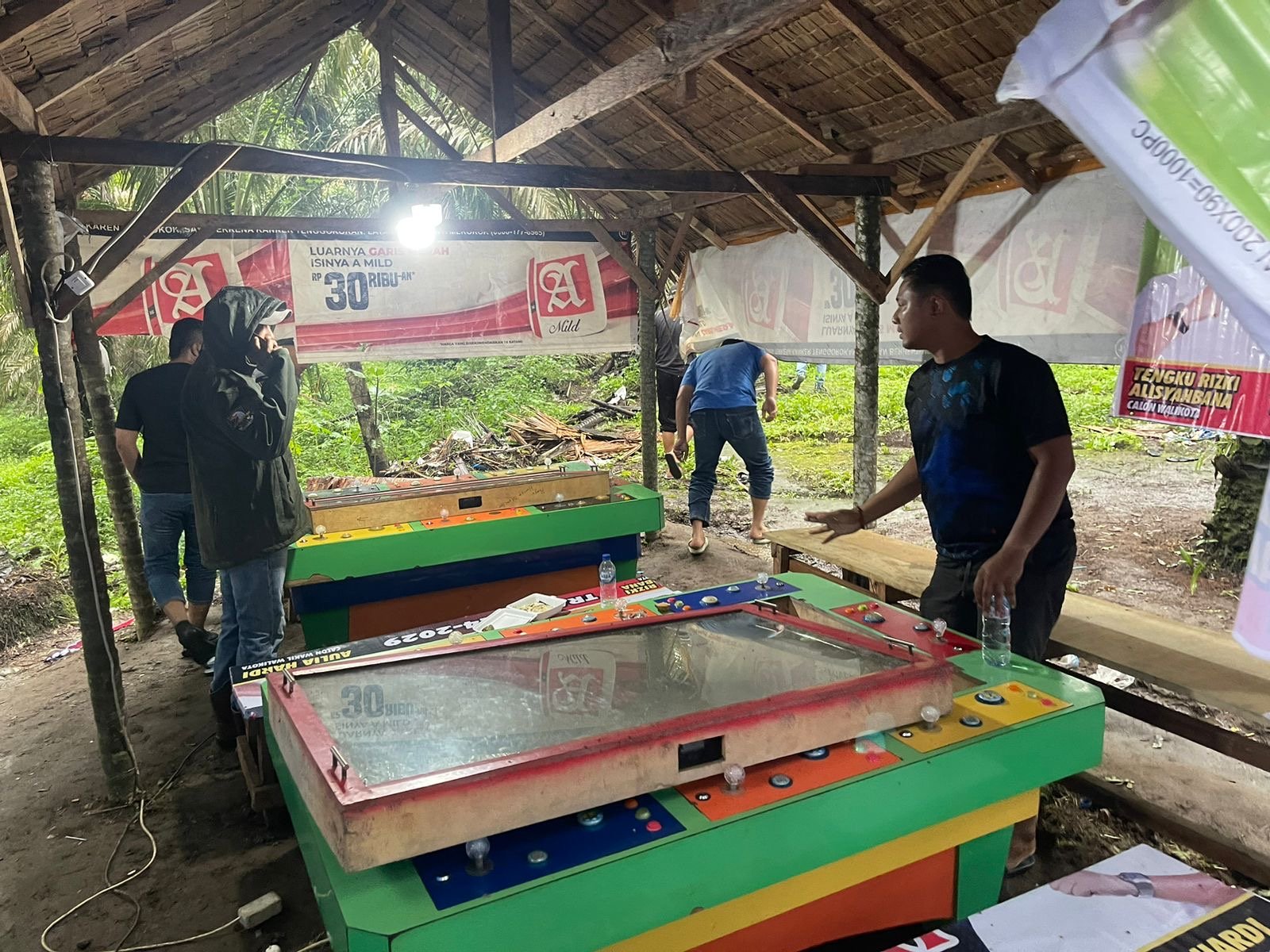 TNI-Polri Kembali Ratakan Gubuk Narkoba dan Judi di Binjai