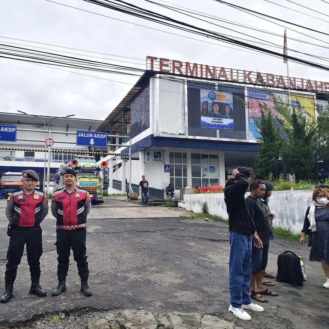 Personel Satsamapta Polres Tanah Karo Gelar Patroli Dialogis di Area Publik