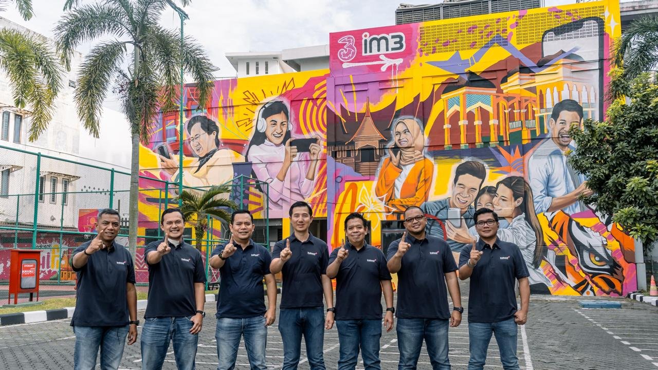 Indosat Dukung Kreativitas Seniman Medan Lewat Proyek Mural