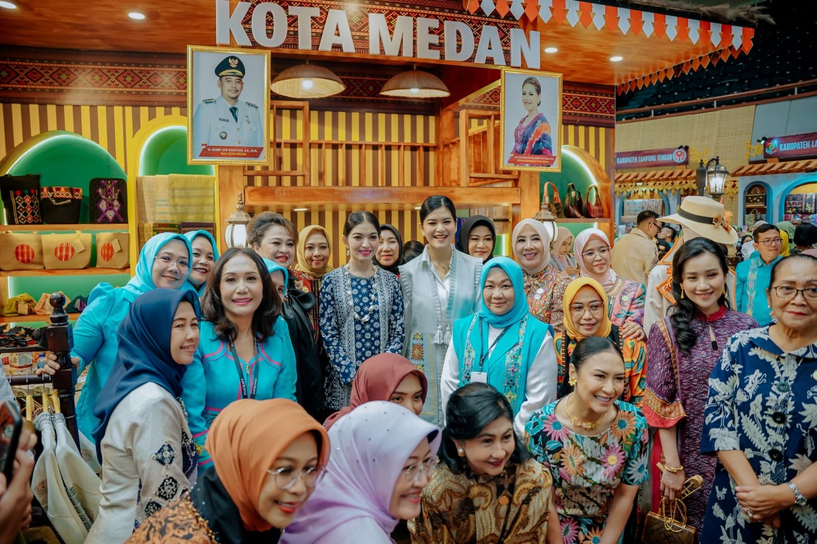 Selvi Gibran Beli Hasil Kerajinan Tangan Terbaik Perajin Medan di The Jakarta Inacraft 2025