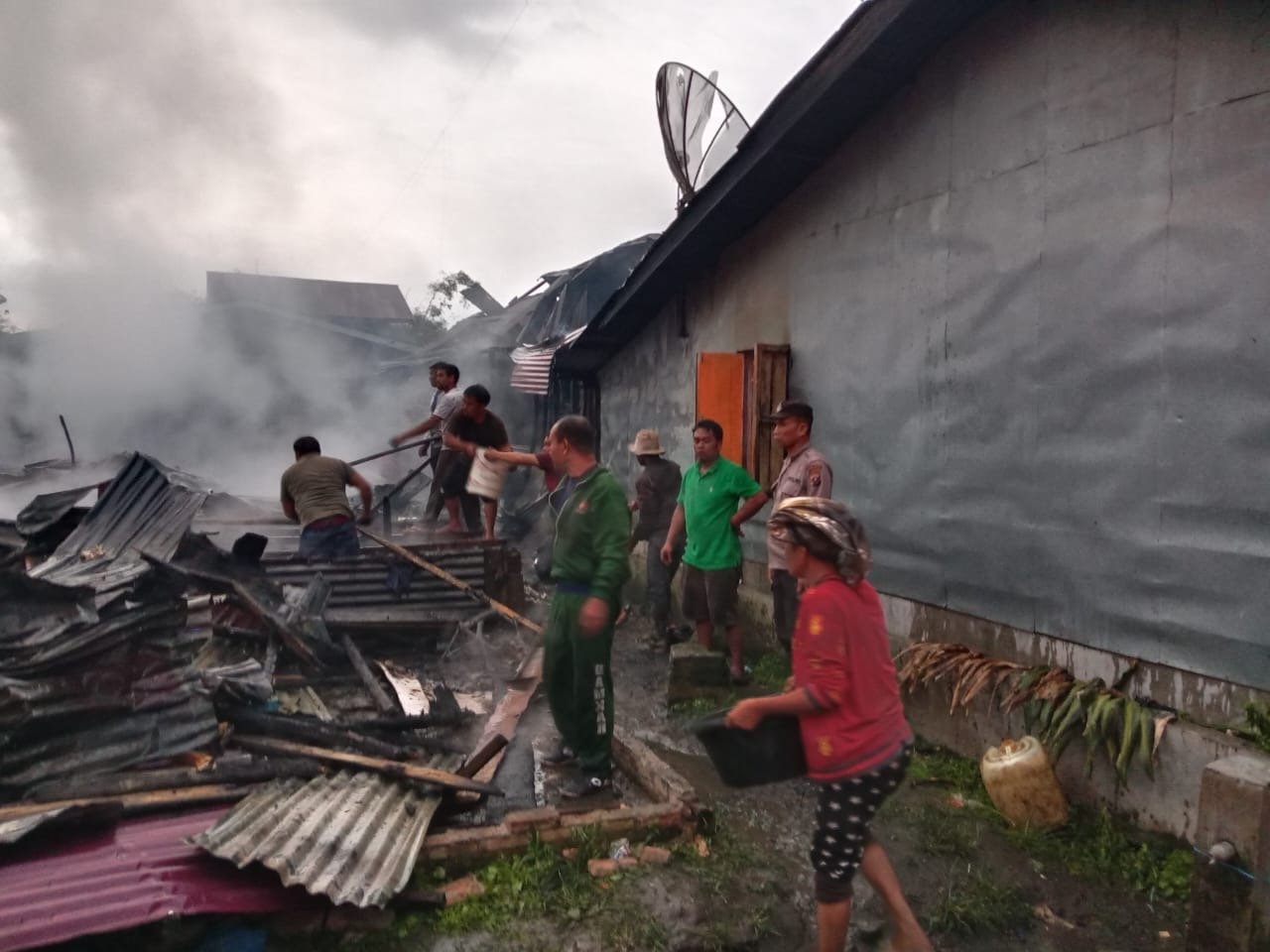 Kebakaran Hanguskan 3 Rumah di Desa Gajah, Polisi Lakukan Penyelidikan