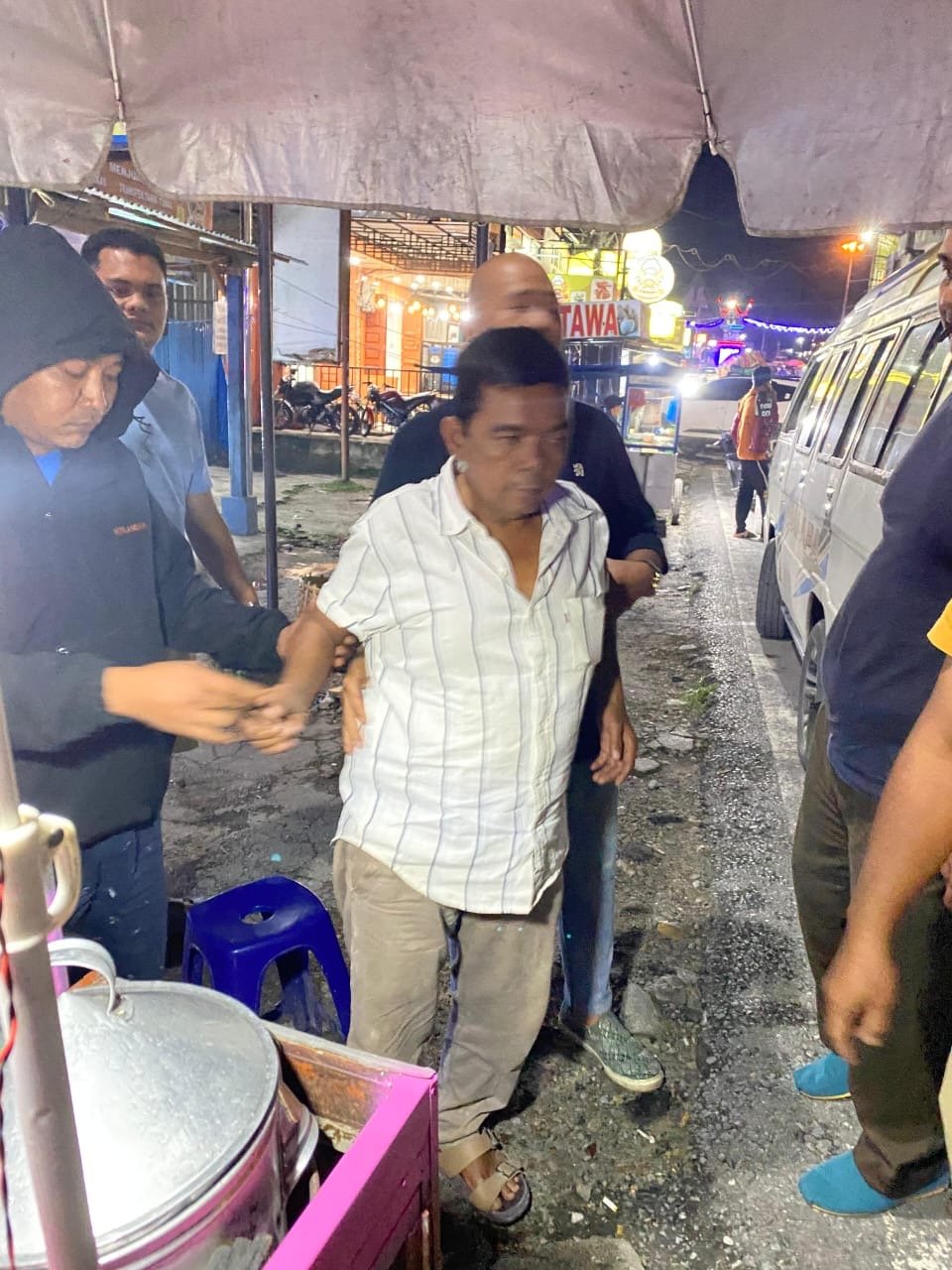 DPO Tersangka Korupsi Pembangunan Stadion Madina Ditangkap Saat Jualan Bakso Keliling