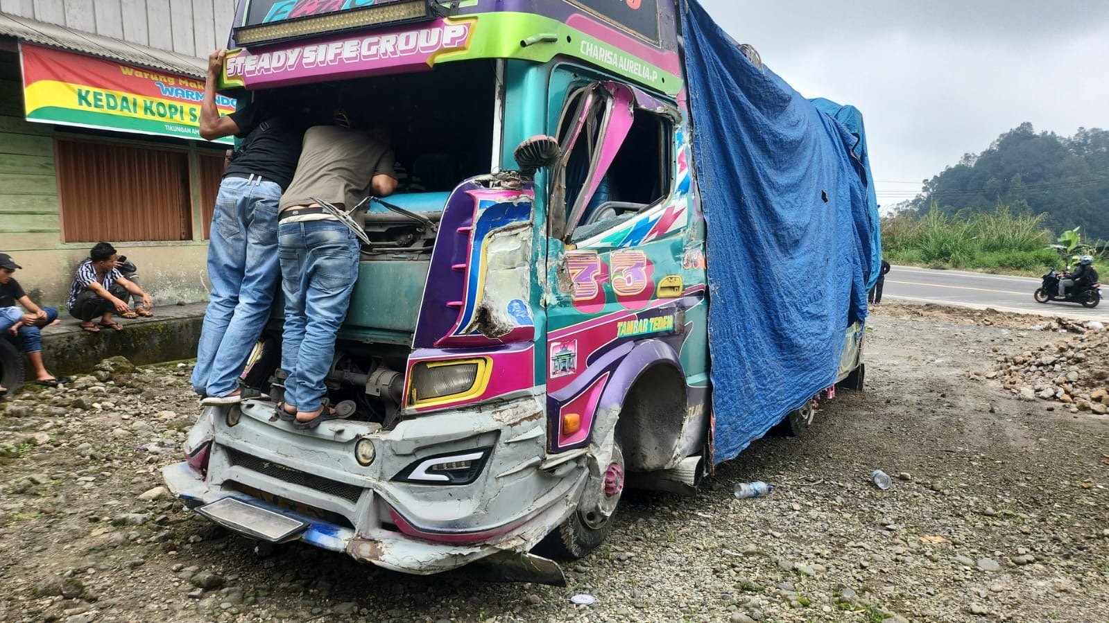 Kecepatan Tinggi, Bus Murni Tabrak Truk di Bandar Baru