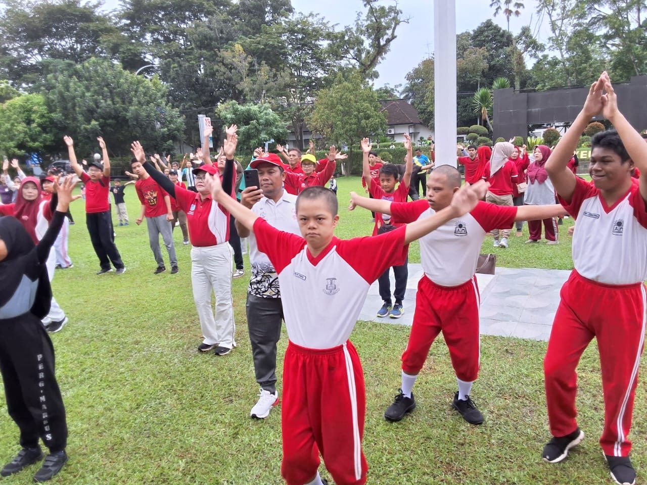 Golden Dream Festival SOIna Sumut: Ratusan Anak Bertalenta Khusus Antusias Ikuti Senam Ceria