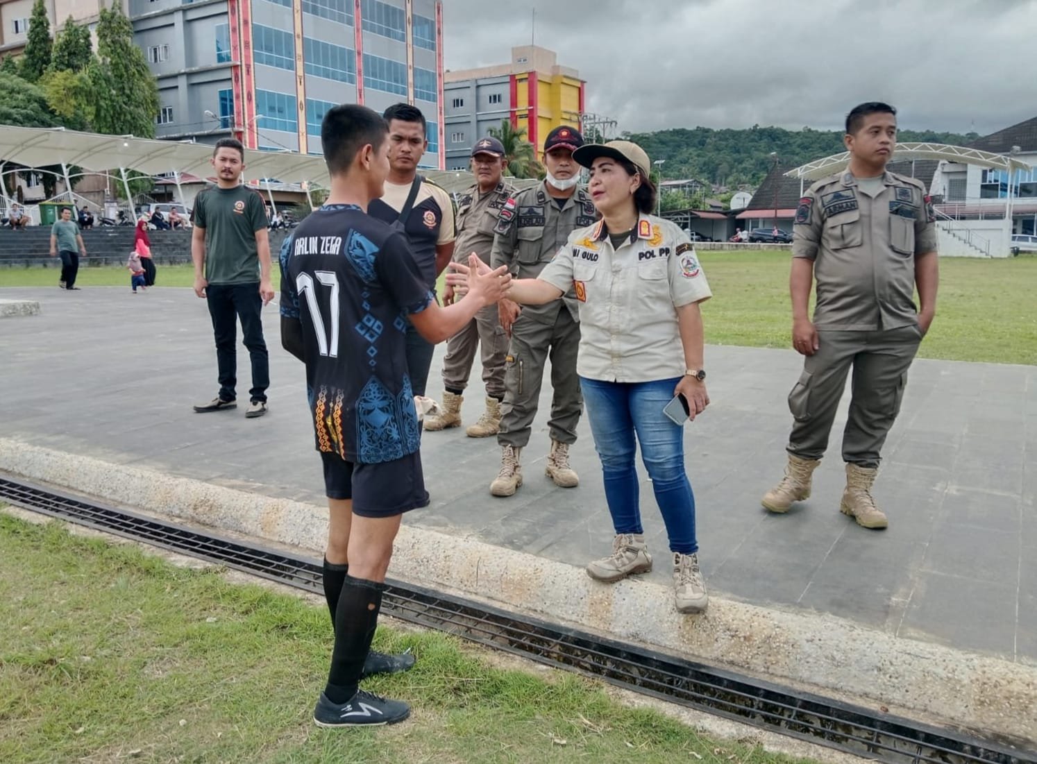 Masyarakat Apresiasi Satpol PP Tertibkan Alun Alun Kota Gunungsitoli