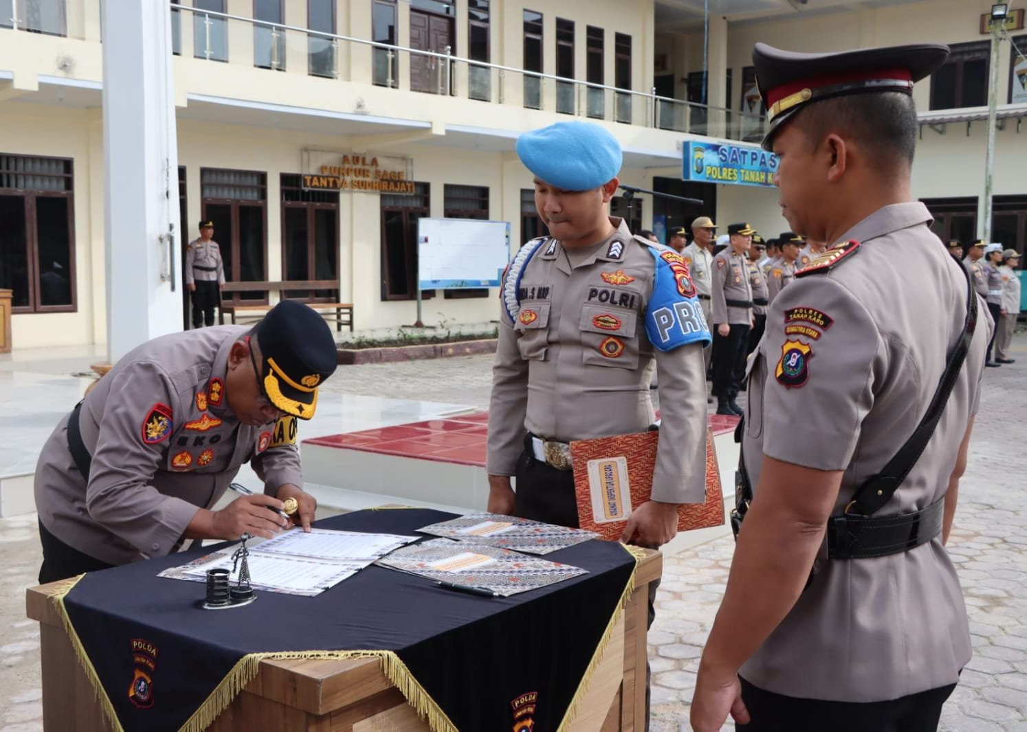 Kapolres Tanah Karo Pimpin Sertijab 2 Kapolsek
