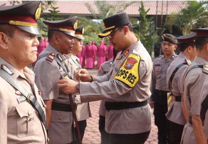 Pimpin Sertijab, Kapolres Langkat Tekankan Profesionalisme dan Dedikasi Dalam Bertugas