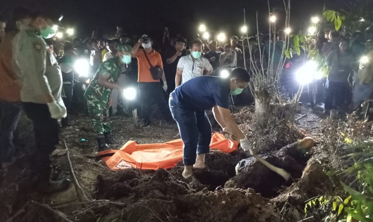 Mayat Wanita Ditemukan Terkubur di Kebun Sawit