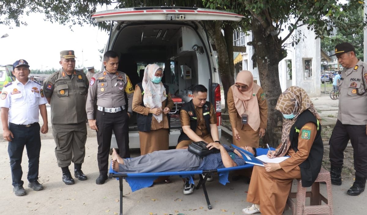 Operasi Keselamatan Toba 2025 di Langkat, Petugas Periksa Kesehatan Supir Angkutan Umum