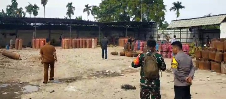 Tim Gabungan Gerebek Gudang Mafia Gas Subsidi di Marelan, Sita Ribuan Tabung