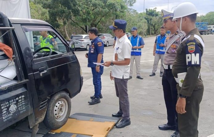 Personel Gabungan Tindak 32 Ranmor Melanggar ODOL di Rest Area Jalan Tol Medan – Tebingtinggi