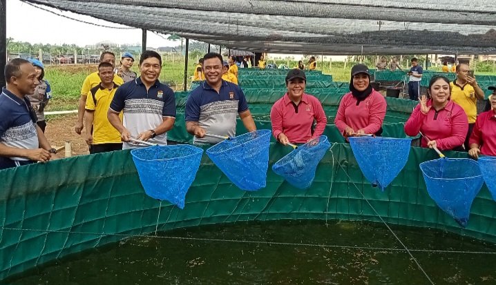 Dukung Program Asta Cita Presiden Kapolda Sumut Panen Raya Perdana Lele