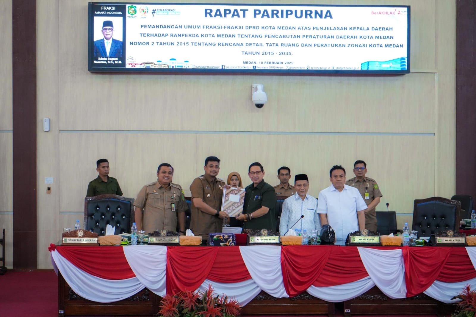 Rapat Paripurna Pemandangan Umum Fraksi Terkait Pencabutan Perda Nomor 2 Tahun 2015 Dihadiri Bobby Nasution