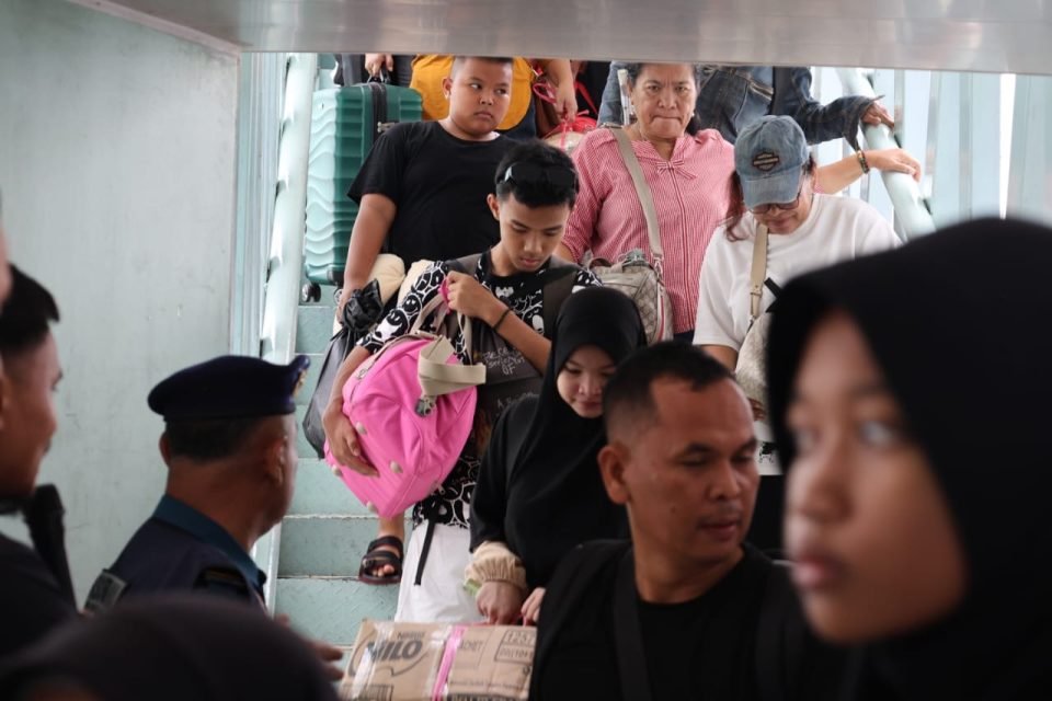 Pemprovsu Berangkatkan Gelombang Terakhir Pemudik Moda Bus dan Kereta Api